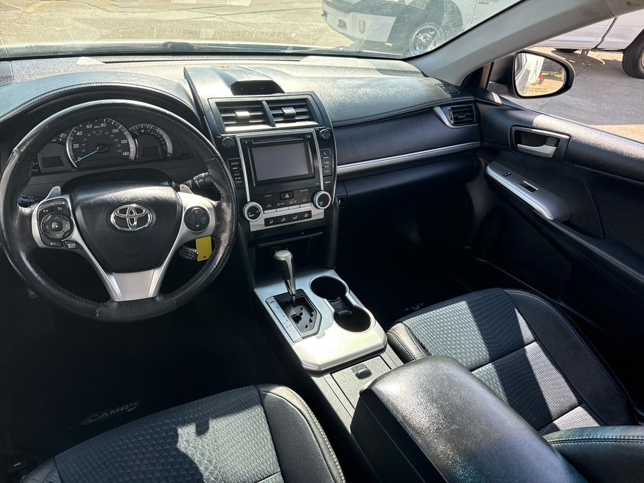 Toyota Camry 4dr Sdn I4 Auto SE (Natl) 2012