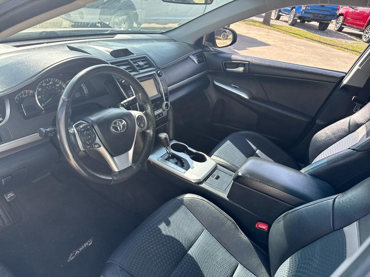 Toyota Camry 4dr Sdn I4 Auto SE (Natl) 2012