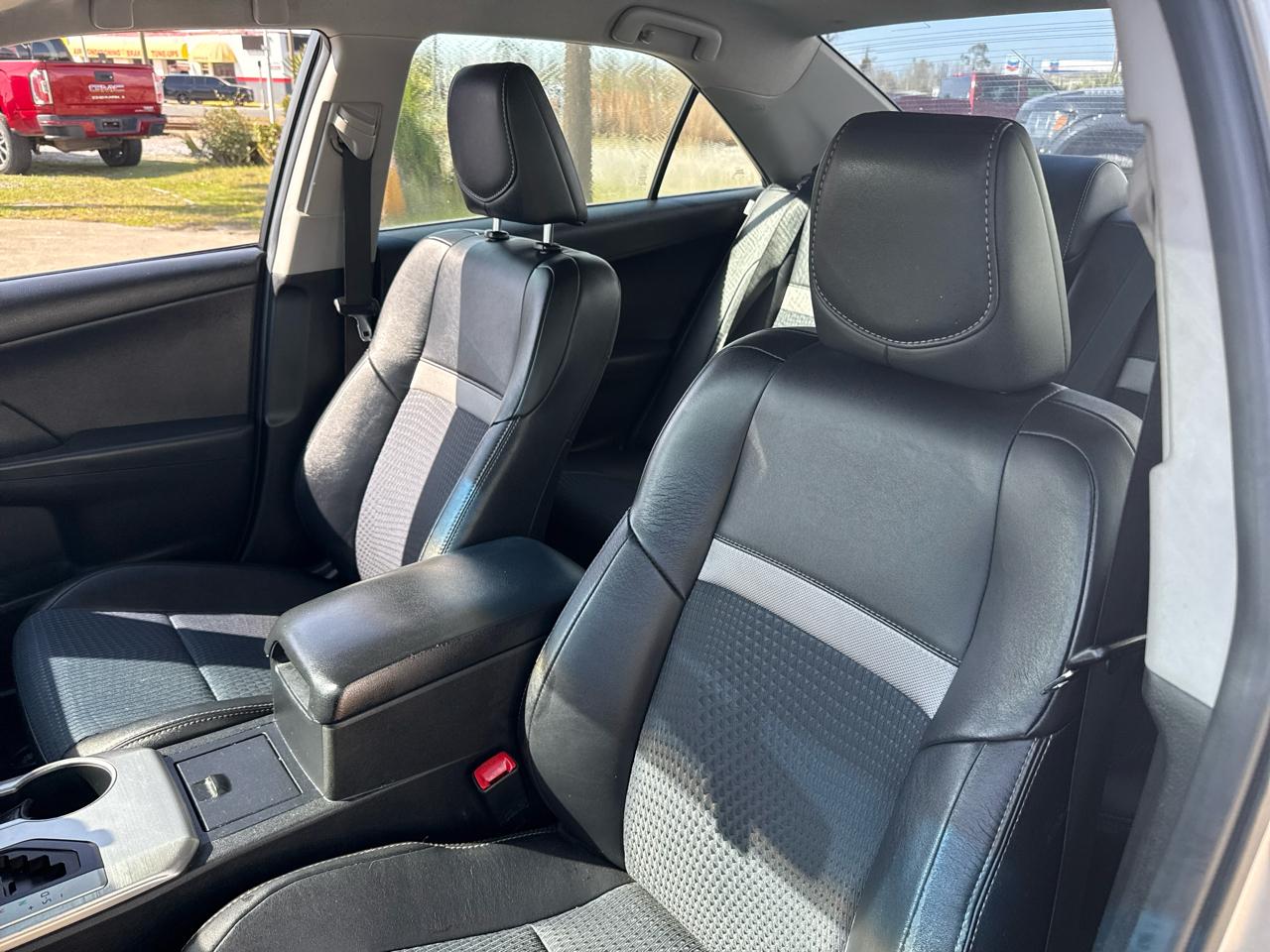 Toyota Camry 4dr Sdn I4 Auto SE (Natl) 2012