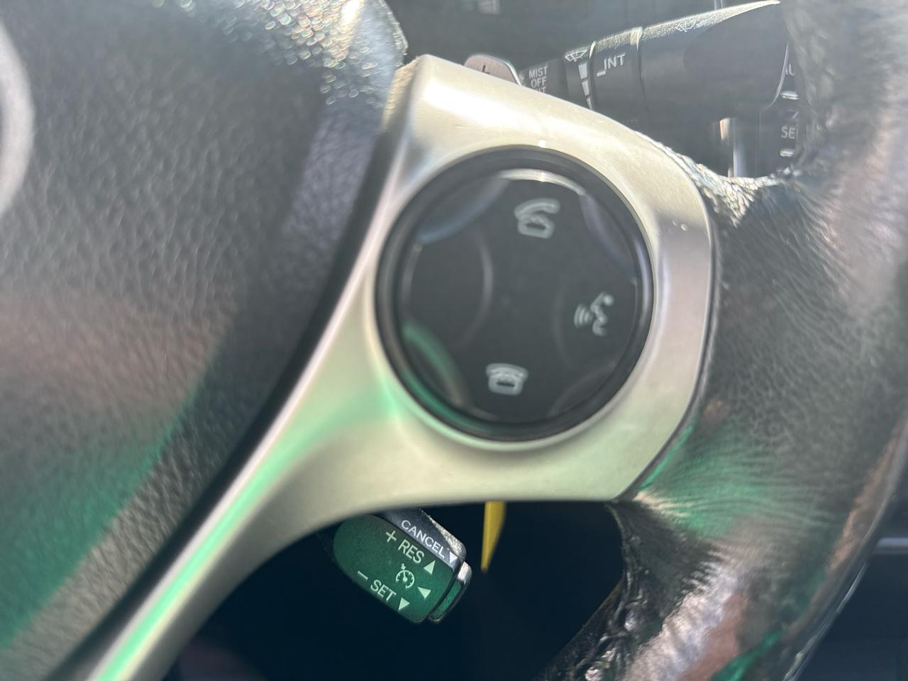 Toyota Camry 4dr Sdn I4 Auto SE (Natl) 2012