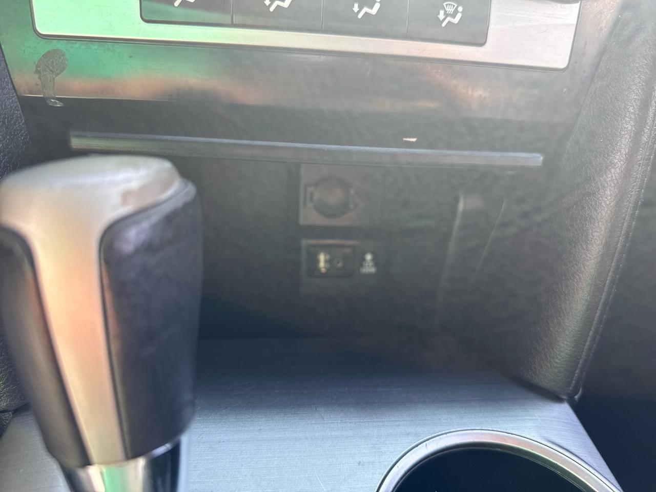 Toyota Camry 4dr Sdn I4 Auto SE (Natl) 2012