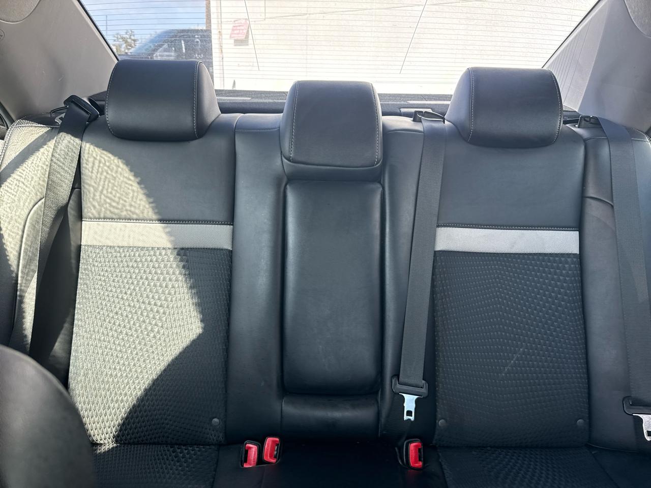 Toyota Camry 4dr Sdn I4 Auto SE (Natl) 2012