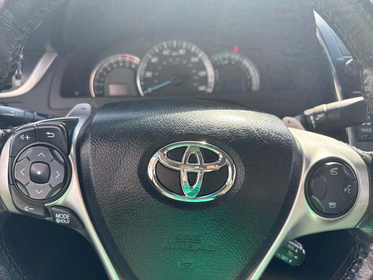 Toyota Camry 4dr Sdn I4 Auto SE (Natl) 2012