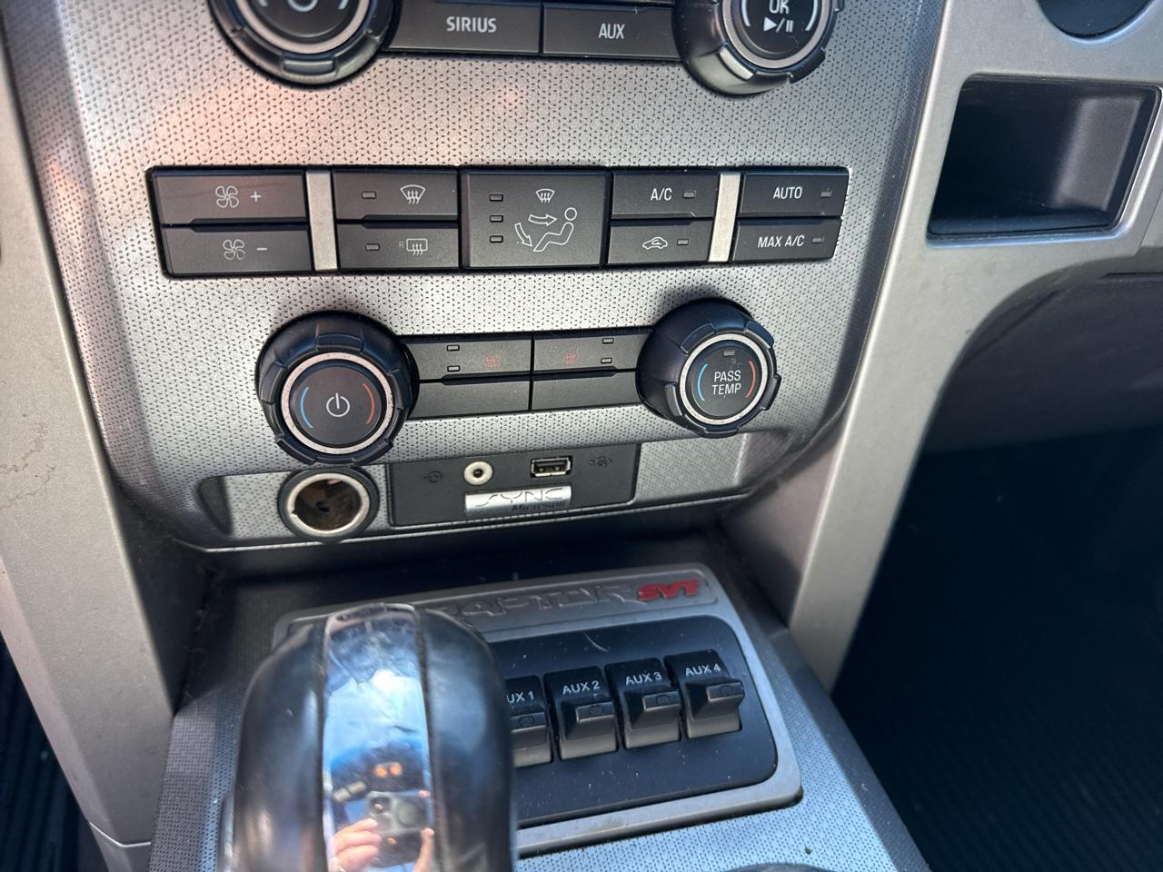 Ford F-150 4WD SuperCab 133" SVT Raptor 2011