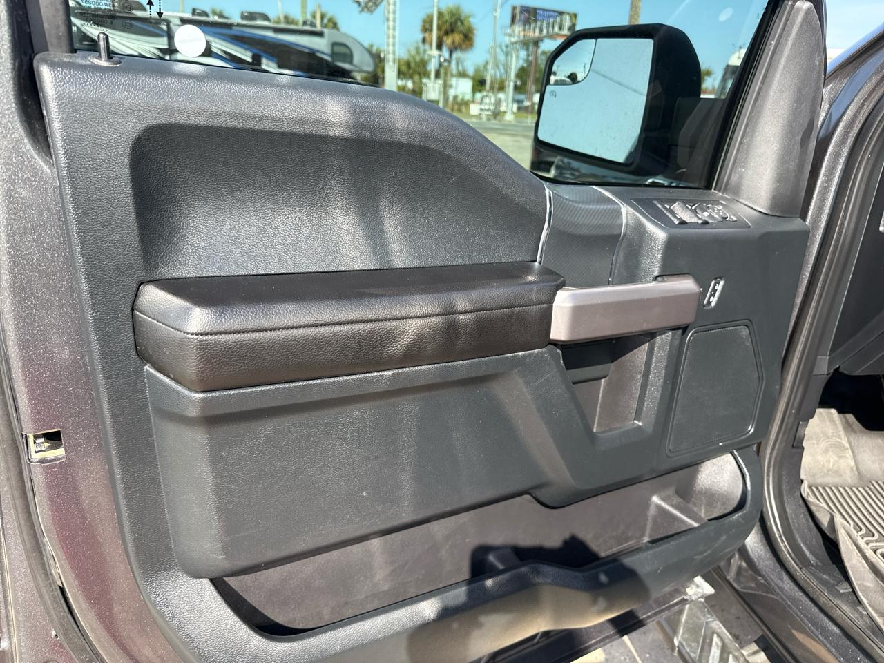 Ford F-150 4WD SuperCrew 139" XLT 2019