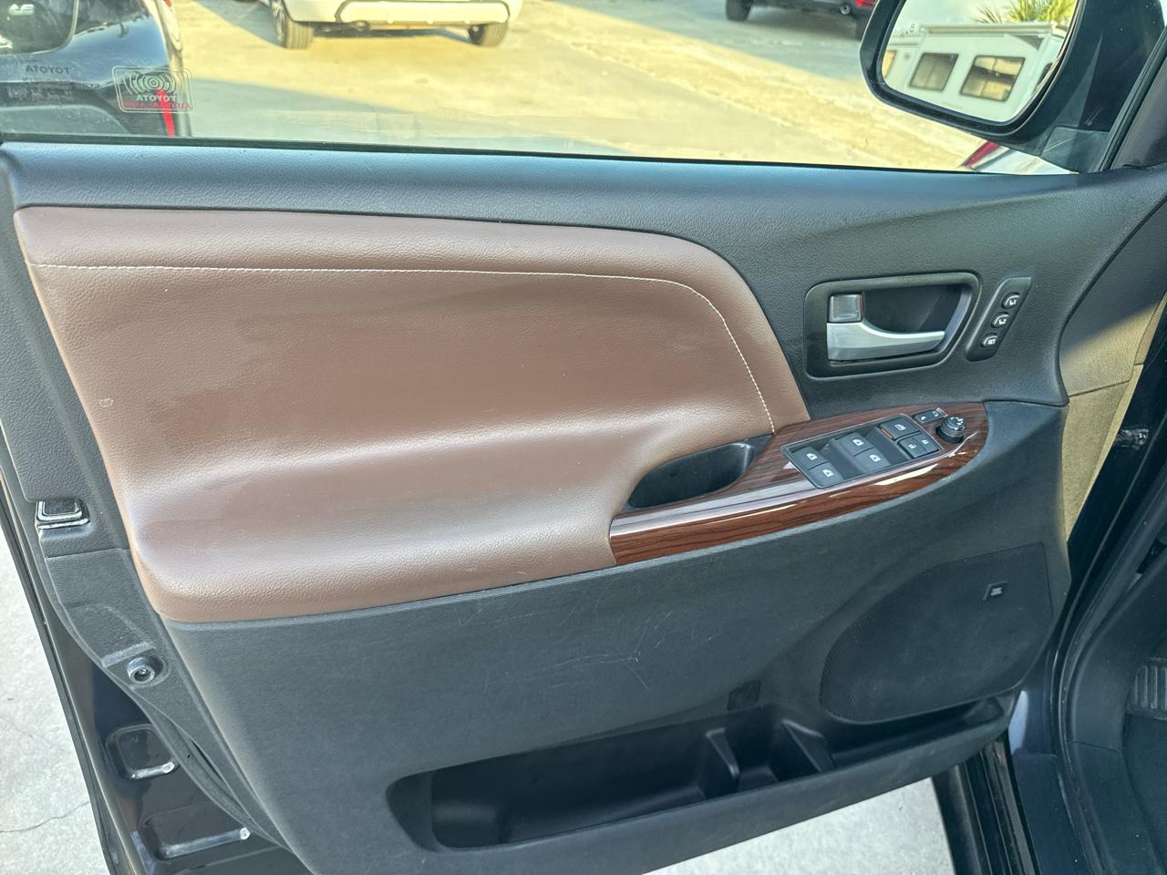 Toyota Sienna 5dr 8-Pass Van XLE Premium FWD (Natl) 2015