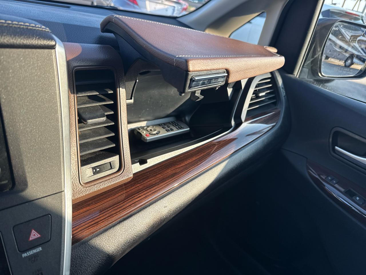 Toyota Sienna 5dr 8-Pass Van XLE Premium FWD (Natl) 2015