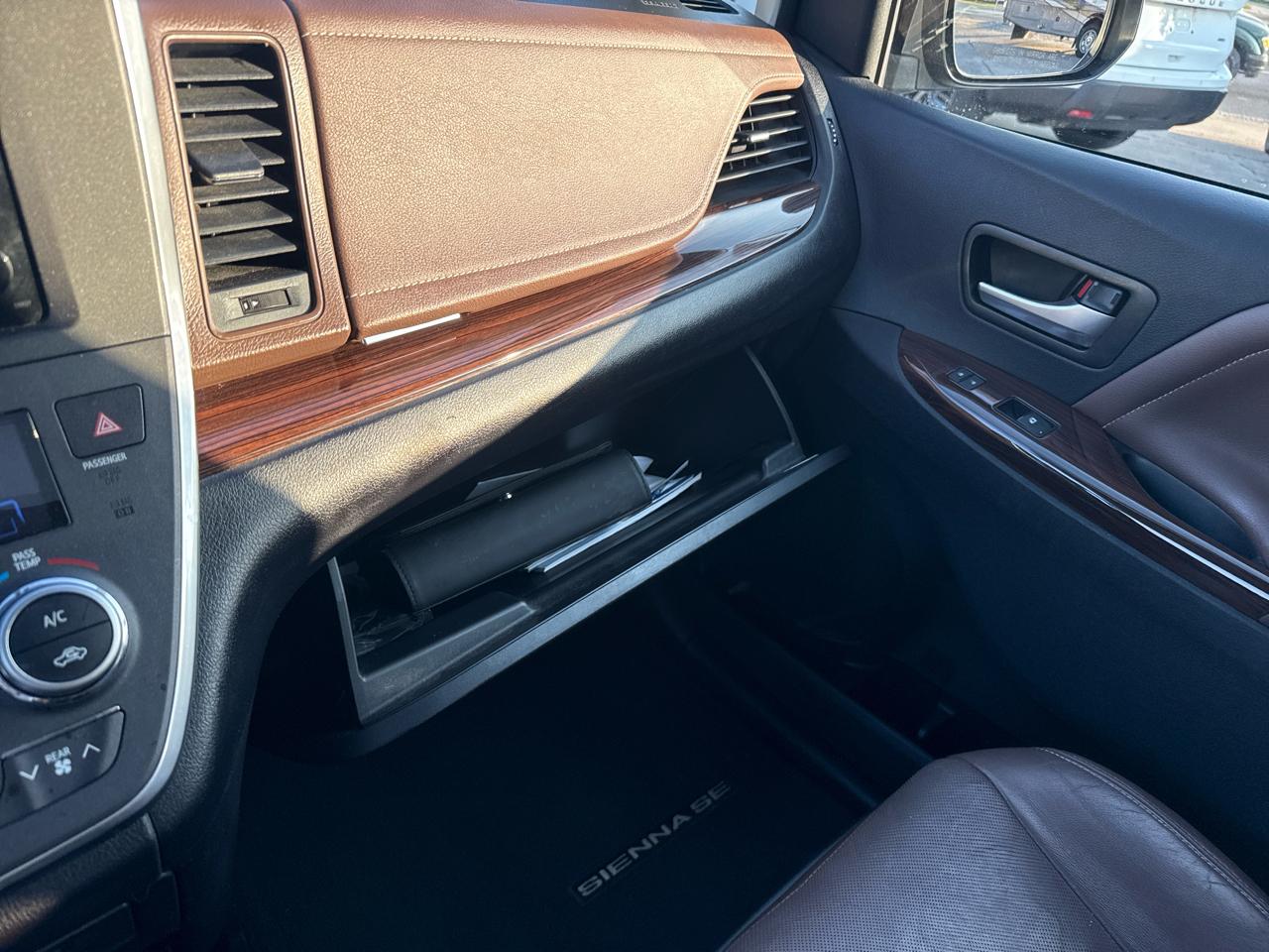 Toyota Sienna 5dr 8-Pass Van XLE Premium FWD (Natl) 2015