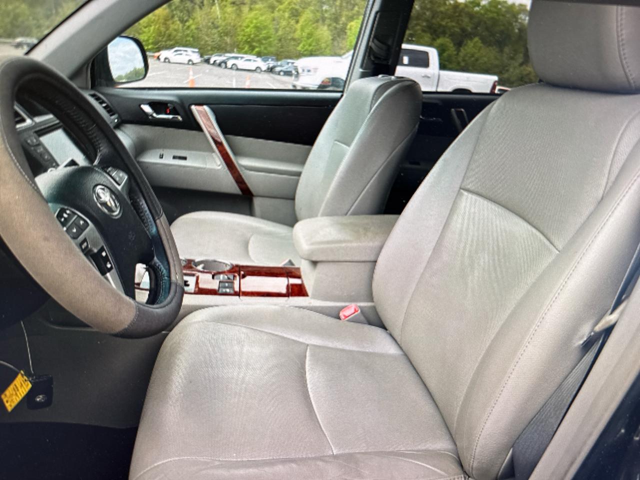 Toyota Highlander 4WD 4dr V6 Limited (Natl) 2012