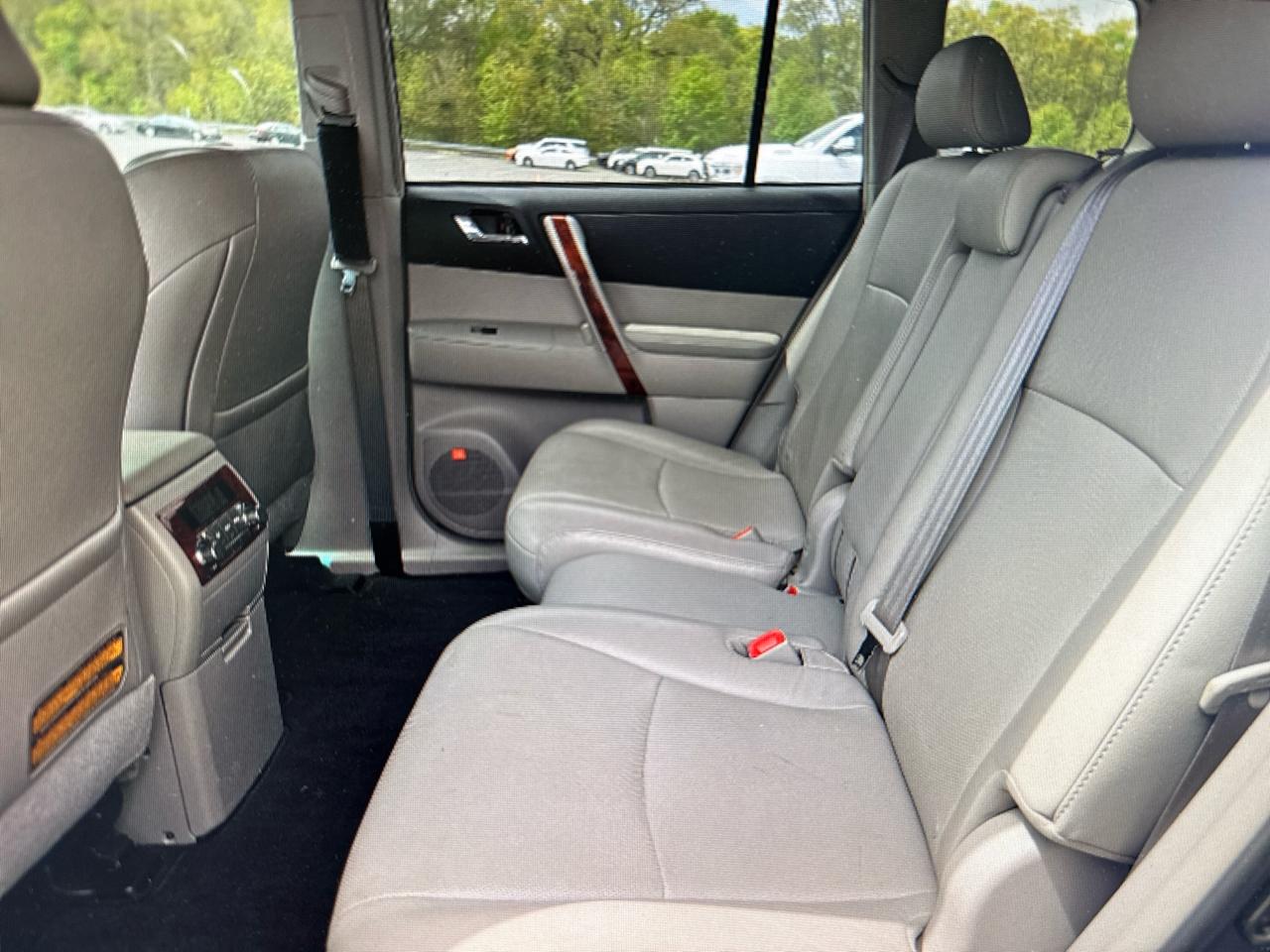 Toyota Highlander 4WD 4dr V6 Limited (Natl) 2012