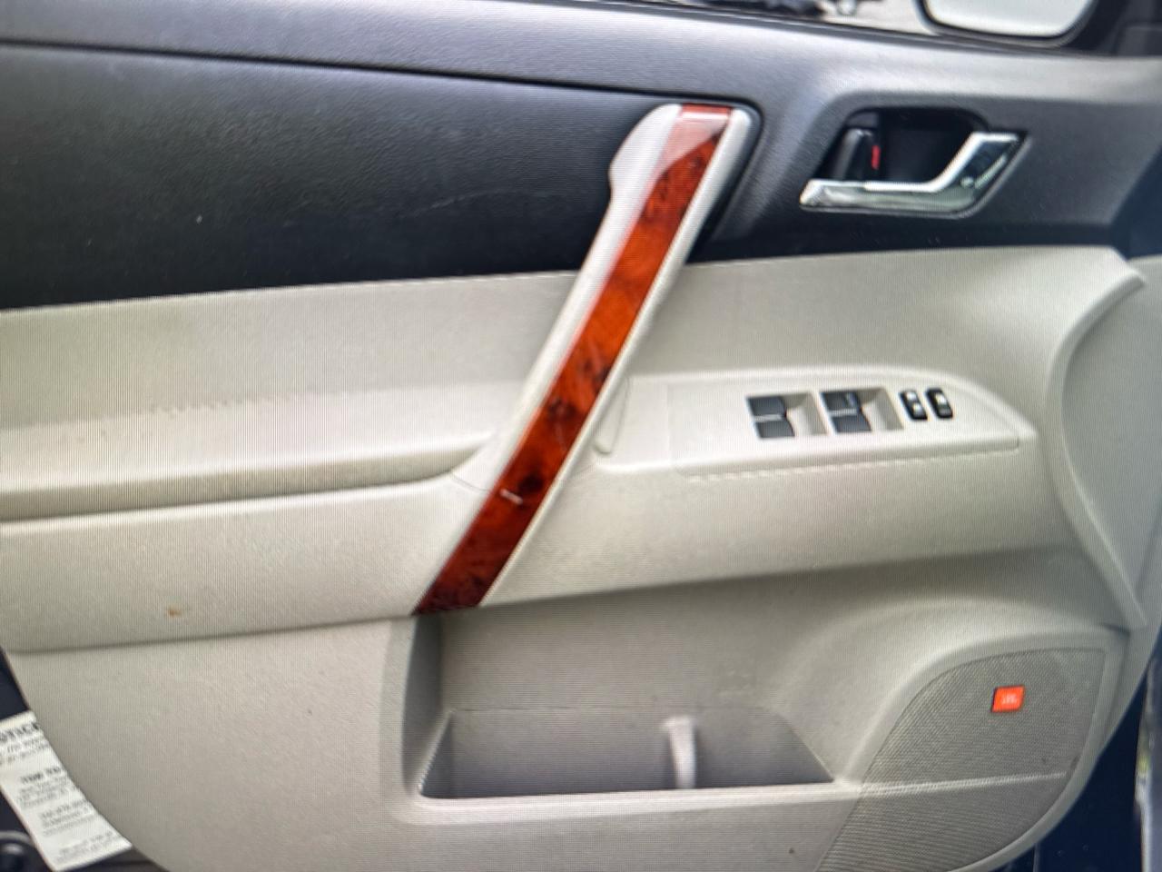 Toyota Highlander 4WD 4dr V6 Limited (Natl) 2012