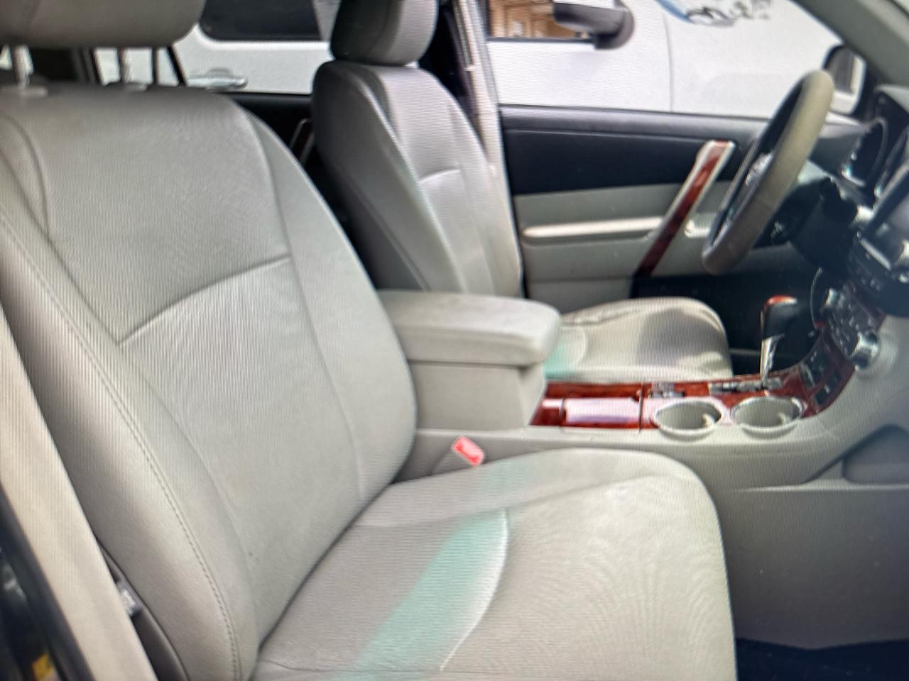 Toyota Highlander 4WD 4dr V6 Limited (Natl) 2012