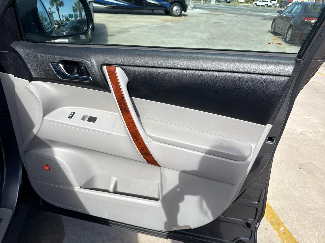 Toyota Highlander 4WD 4dr V6 Limited (Natl) 2012