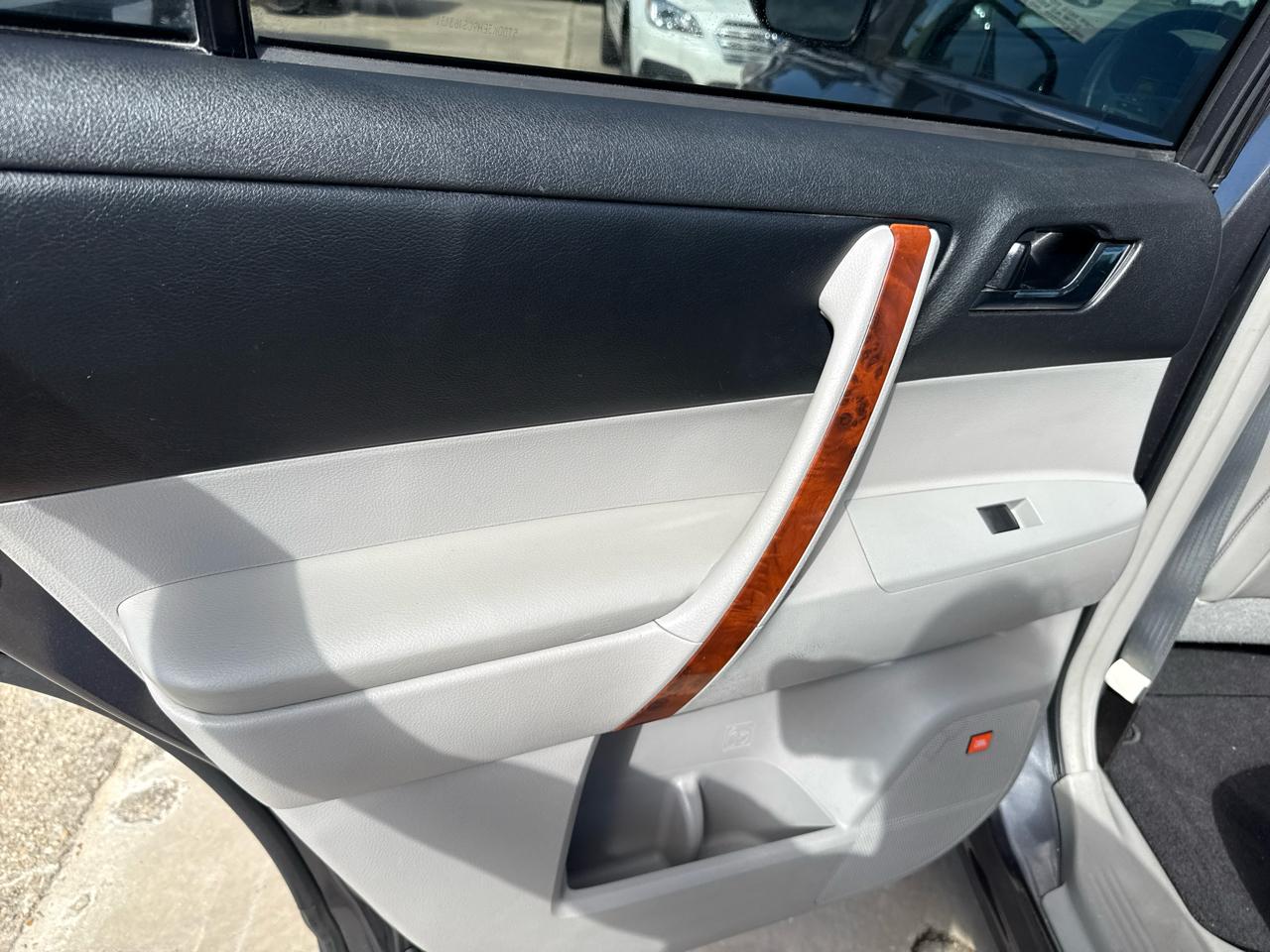 Toyota Highlander 4WD 4dr V6 Limited (Natl) 2012