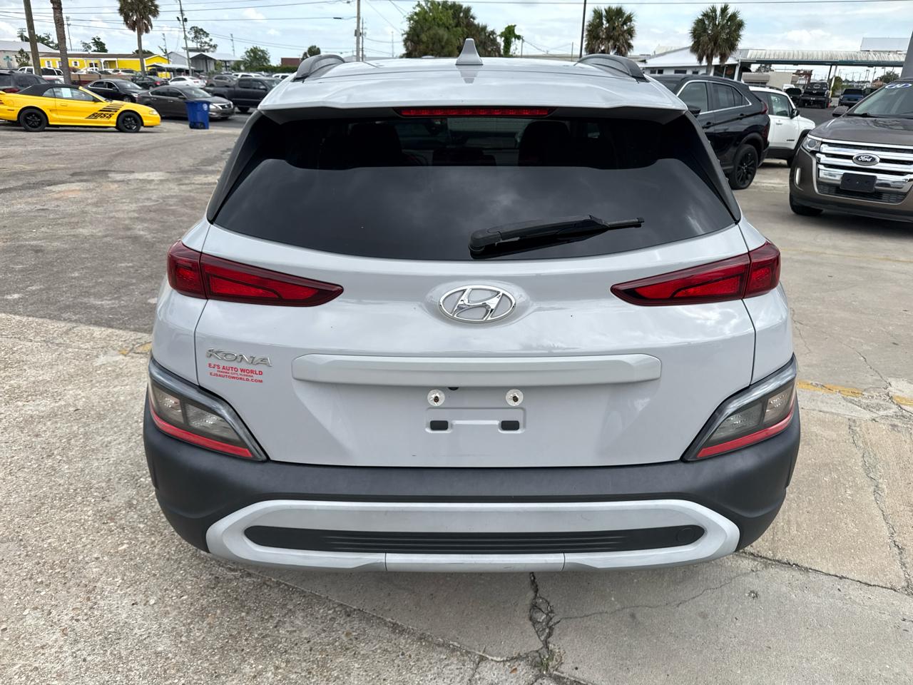 Hyundai Kona SEL Auto FWD 2022