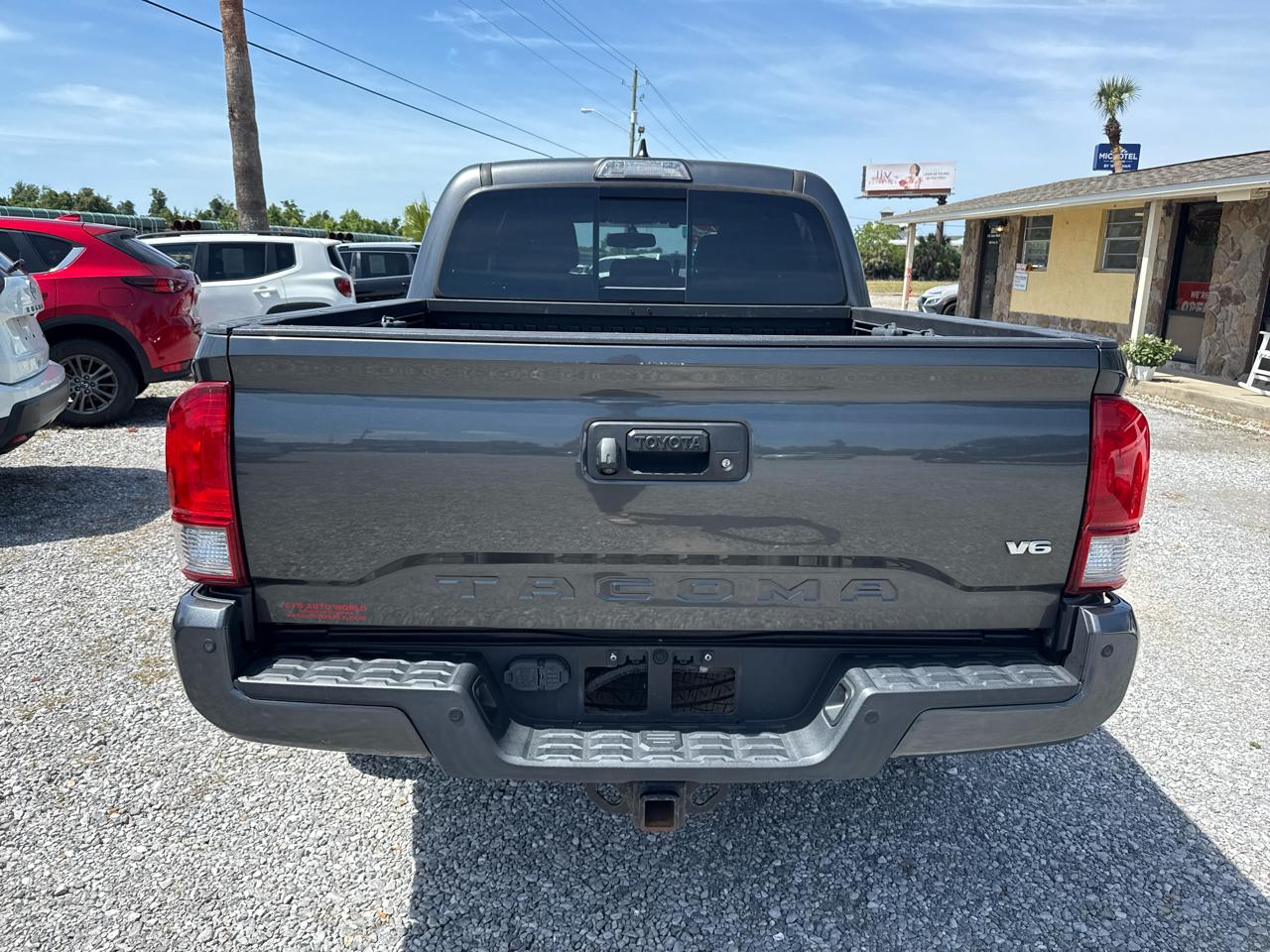 Toyota Tacoma TRD Off Road Double Cab 5' Bed V6 4x4 MT (Natl) 2017