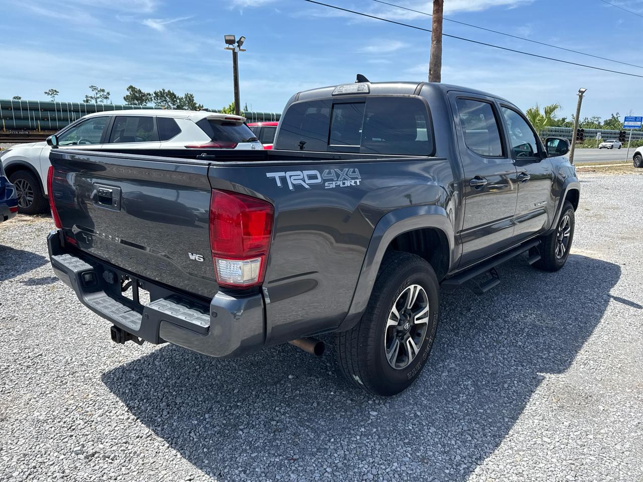 Toyota Tacoma TRD Off Road Double Cab 5' Bed V6 4x4 MT (Natl) 2017