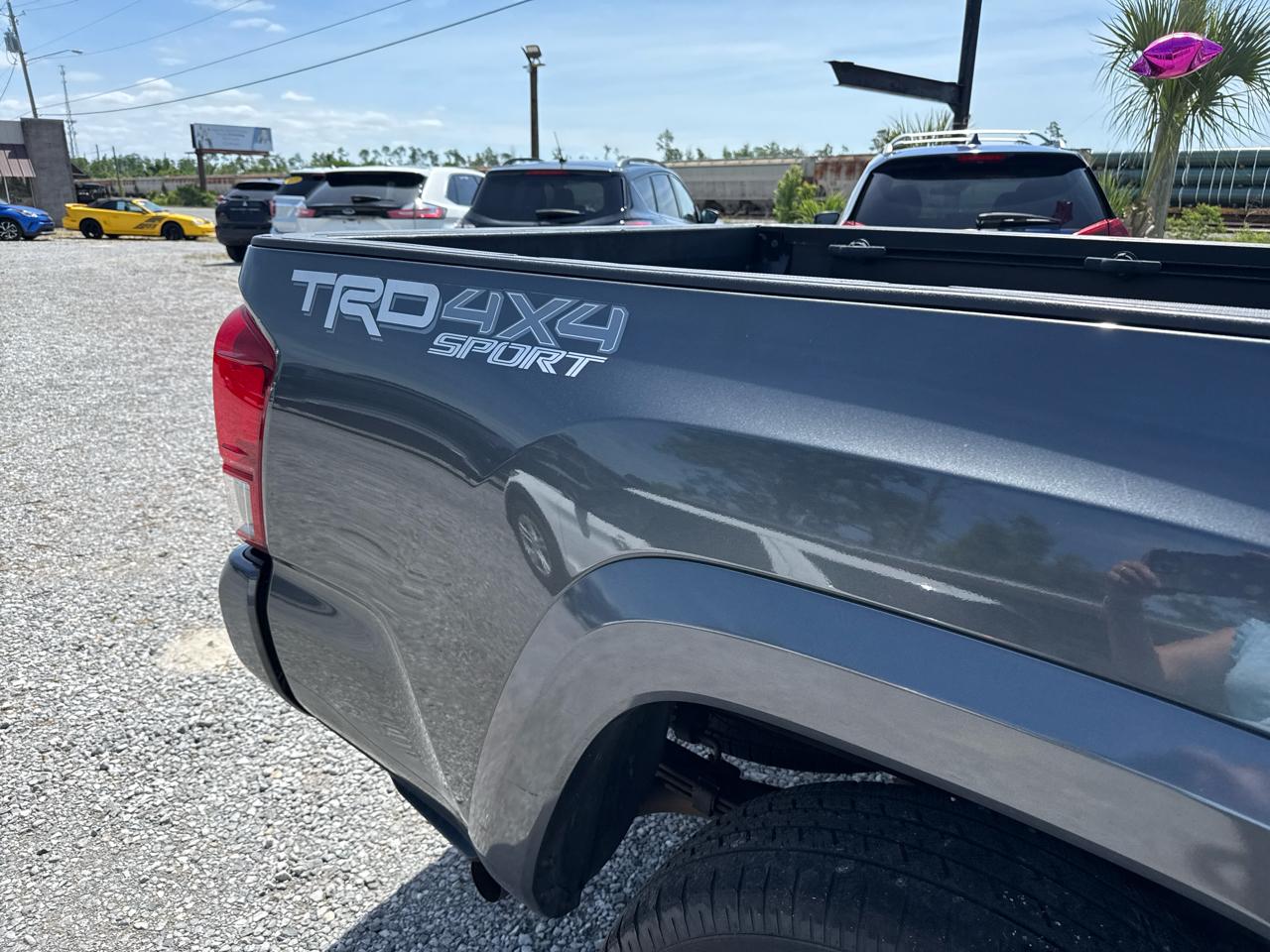 Toyota Tacoma TRD Off Road Double Cab 5' Bed V6 4x4 MT (Natl) 2017