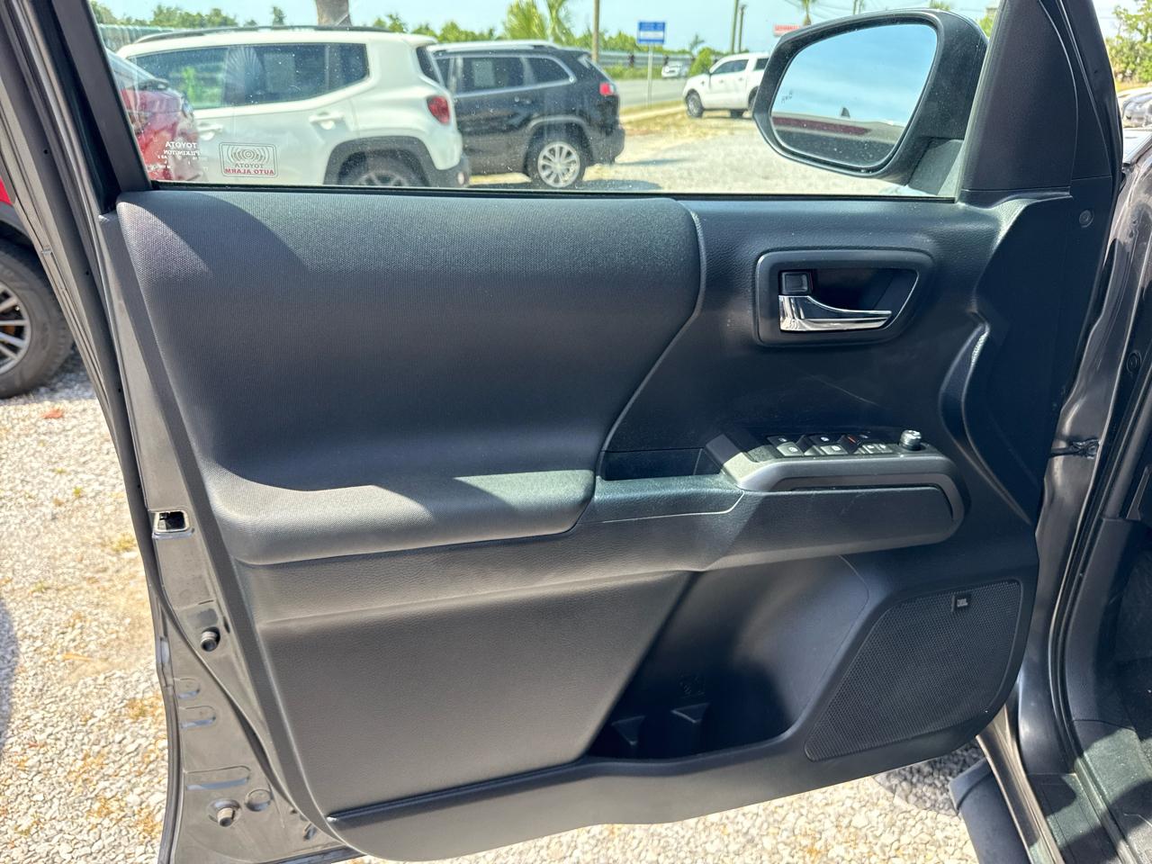 Toyota Tacoma TRD Off Road Double Cab 5' Bed V6 4x4 MT (Natl) 2017