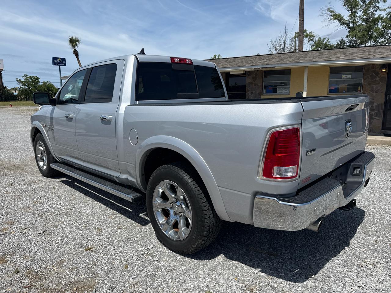 RAM 1500 Laramie 4x4 Crew Cab 5'7" Box 2018