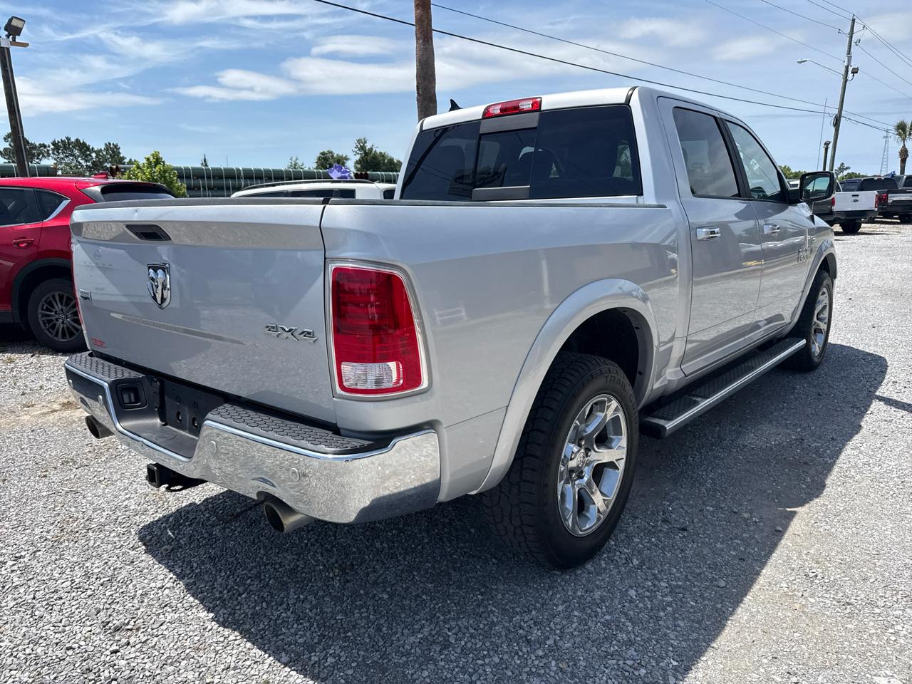 RAM 1500 Laramie 4x4 Crew Cab 5'7" Box 2018