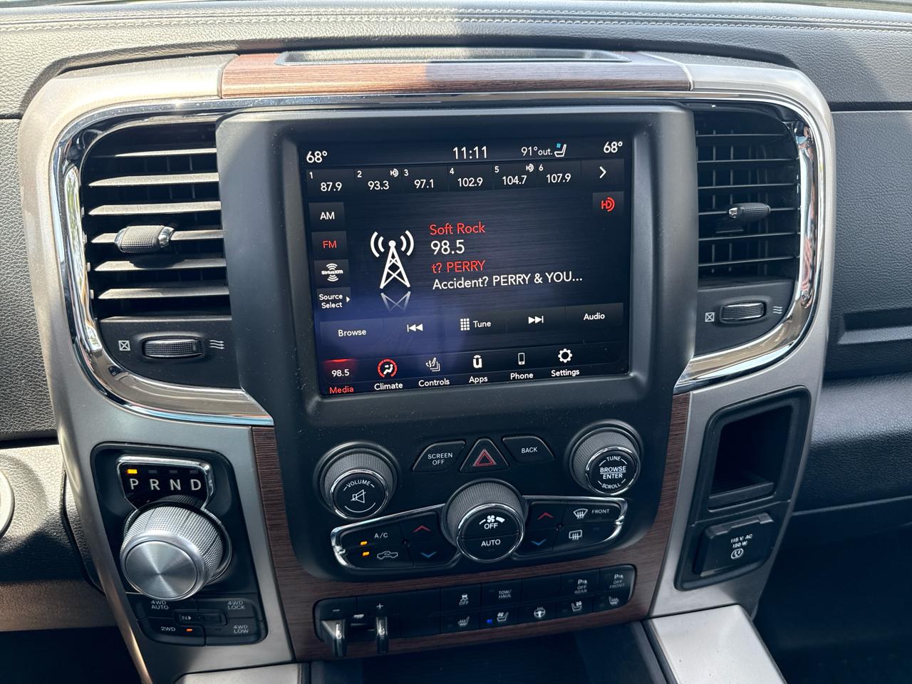 RAM 1500 Laramie 4x4 Crew Cab 5'7" Box 2018