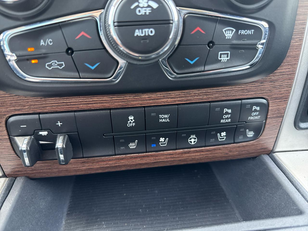 RAM 1500 Laramie 4x4 Crew Cab 5'7" Box 2018