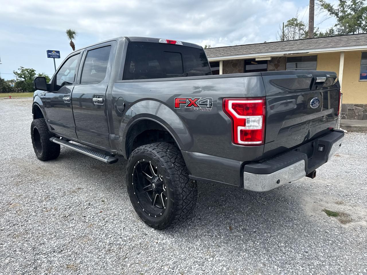 Ford F-150 4WD SuperCrew 139" XLT 2019