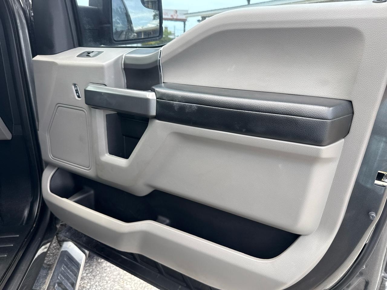 Ford F-150 4WD SuperCrew 139" XLT 2019