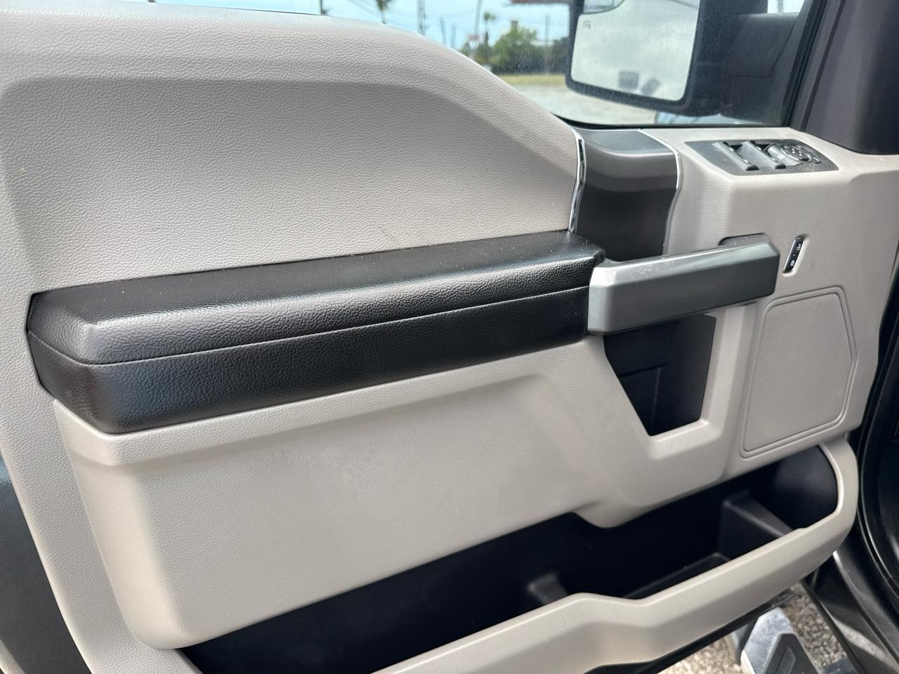 Ford F-150 4WD SuperCrew 139" XLT 2019