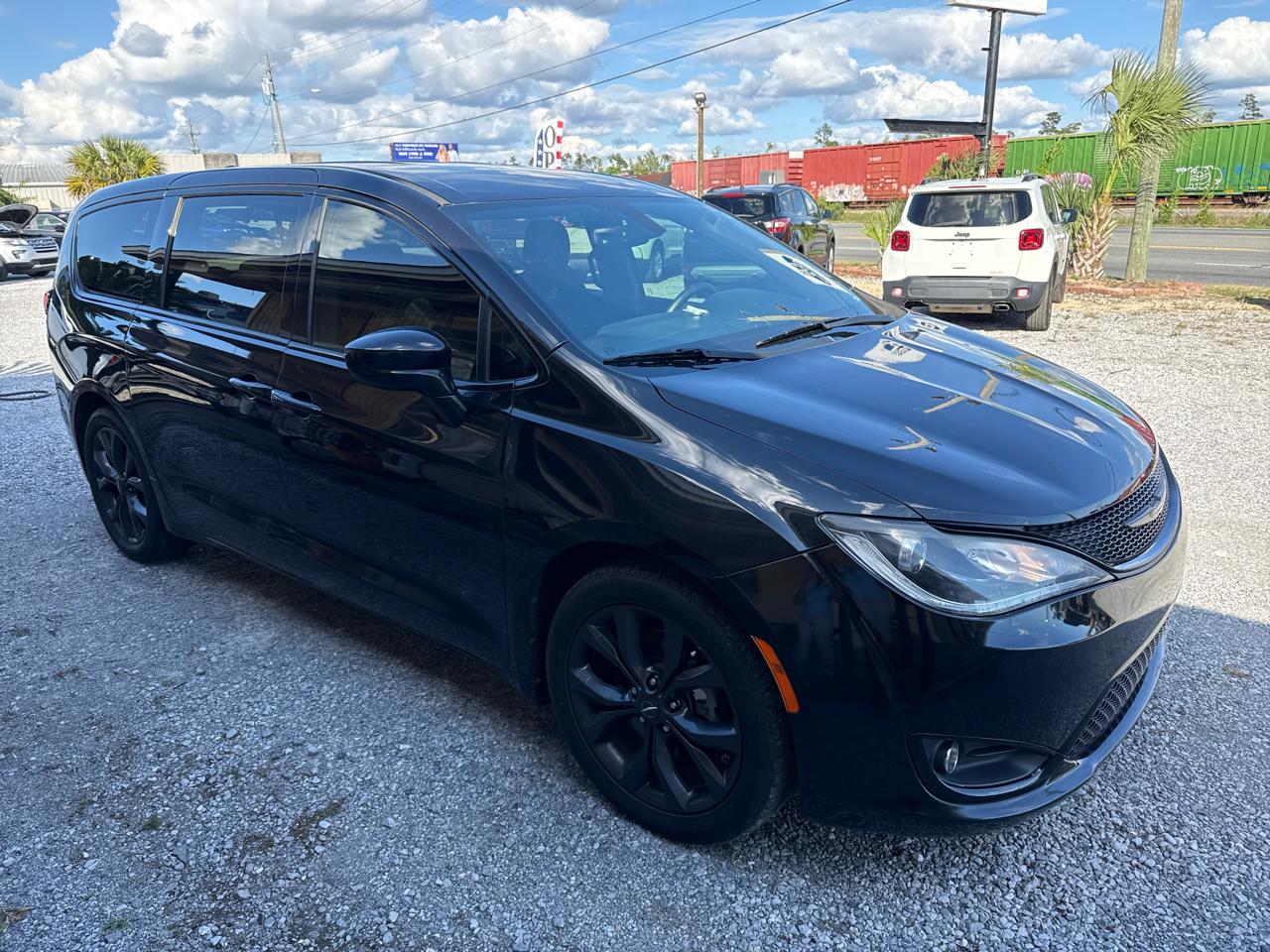Chrysler Pacifica Touring Plus FWD 2019