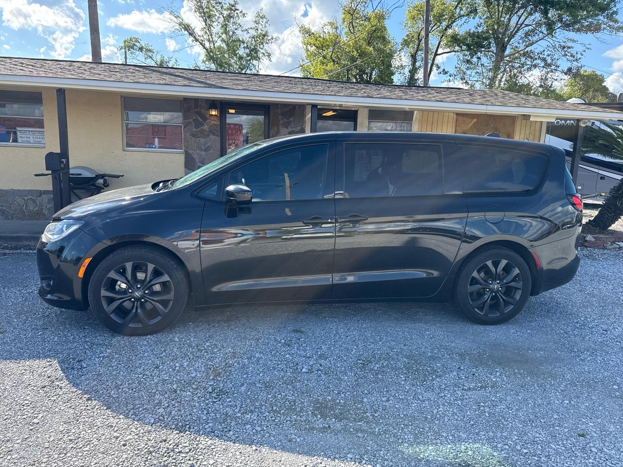 Chrysler Pacifica Touring Plus FWD 2019