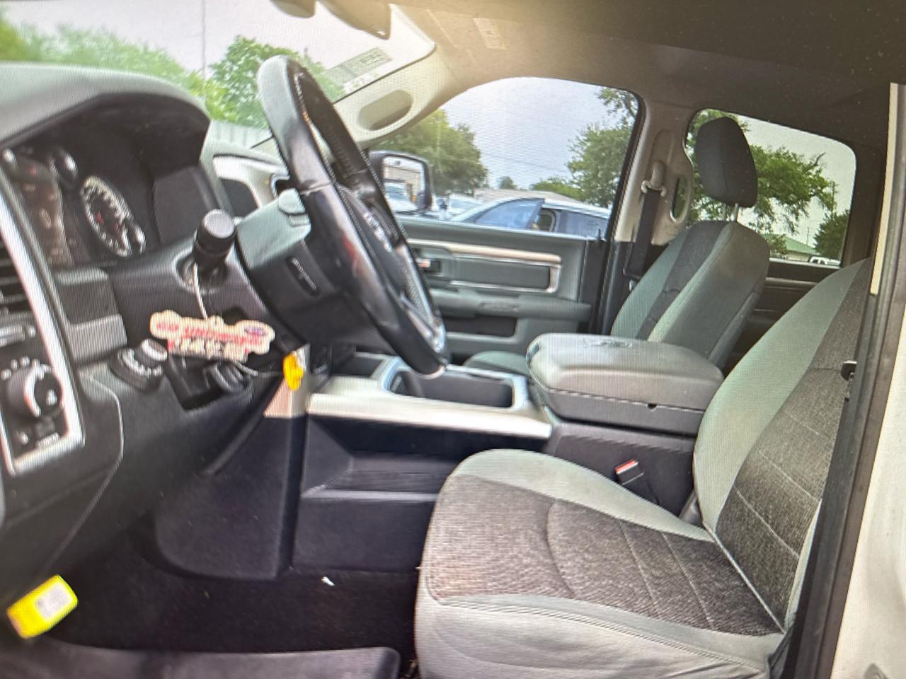 RAM 1500 4WD Crew Cab 140.5" Outdoorsman 2016
