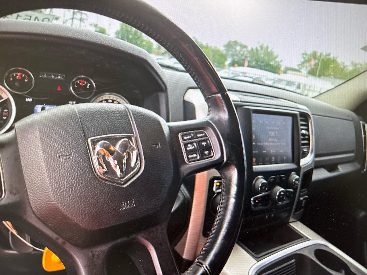 RAM 1500 4WD Crew Cab 140.5" Outdoorsman 2016