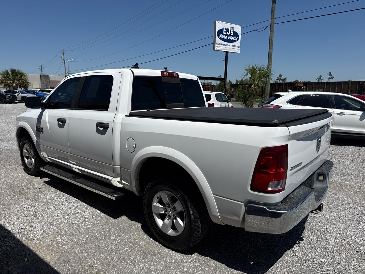RAM 1500 4WD Crew Cab 140.5" Outdoorsman 2016