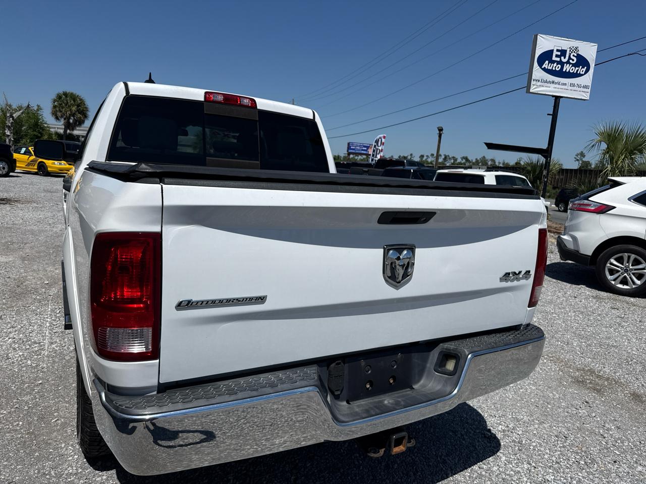 RAM 1500 4WD Crew Cab 140.5" Outdoorsman 2016