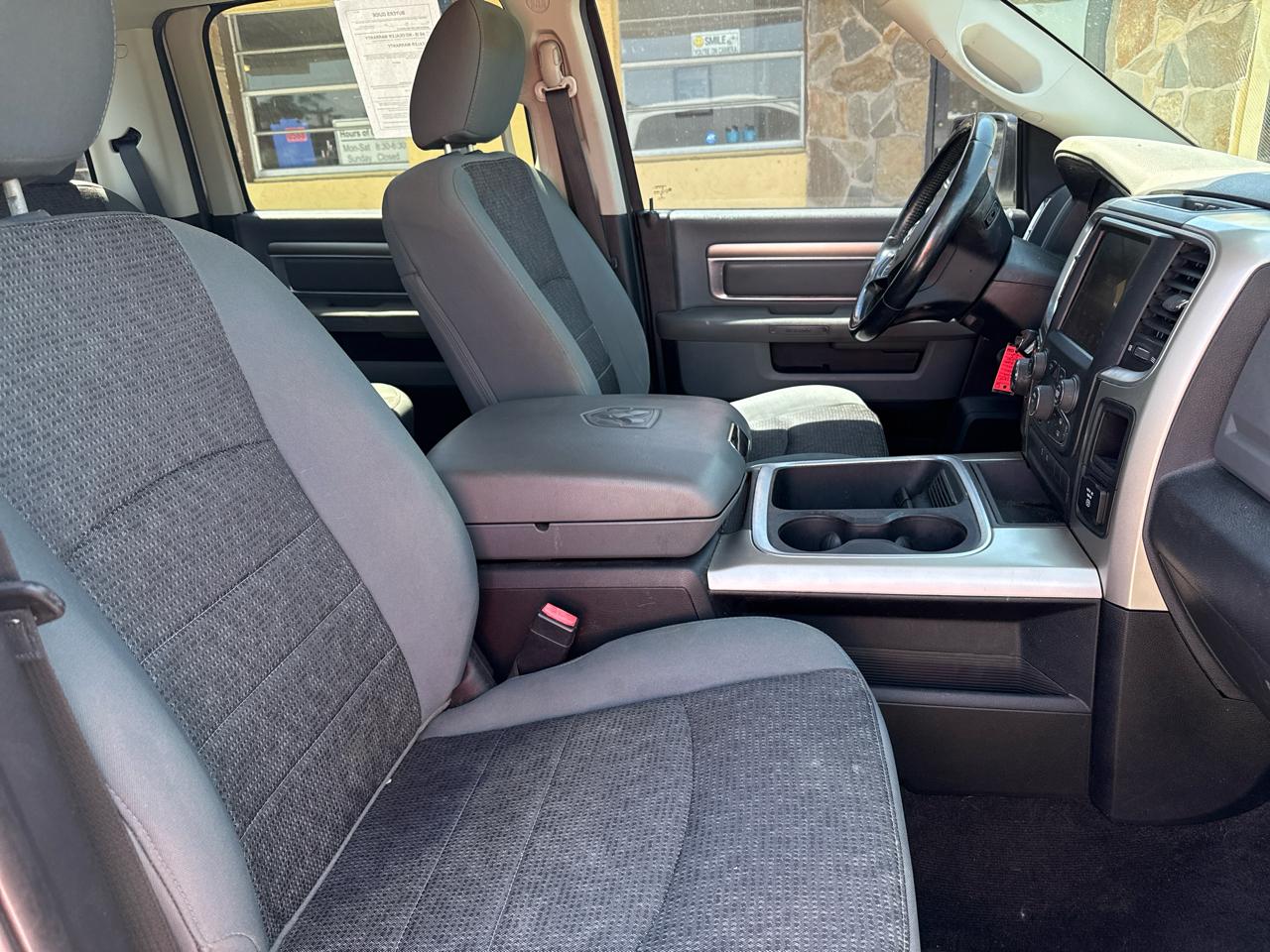 RAM 1500 4WD Crew Cab 140.5" Outdoorsman 2016