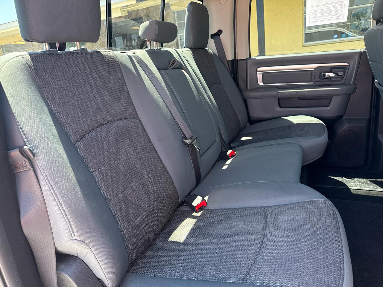 RAM 1500 4WD Crew Cab 140.5" Outdoorsman 2016