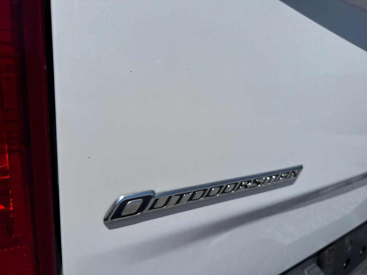 RAM 1500 4WD Crew Cab 140.5" Outdoorsman 2016