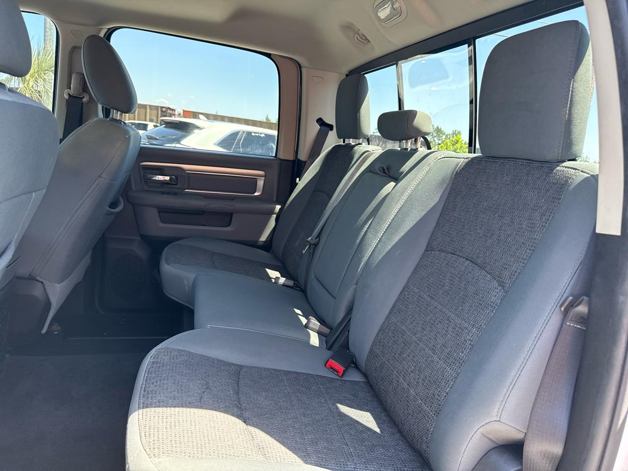RAM 1500 4WD Crew Cab 140.5" Outdoorsman 2016