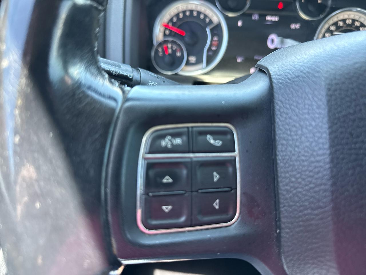RAM 1500 4WD Crew Cab 140.5" Outdoorsman 2016