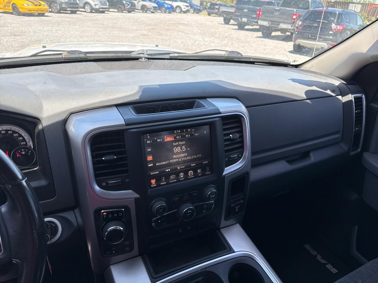 RAM 1500 4WD Crew Cab 140.5" Outdoorsman 2016