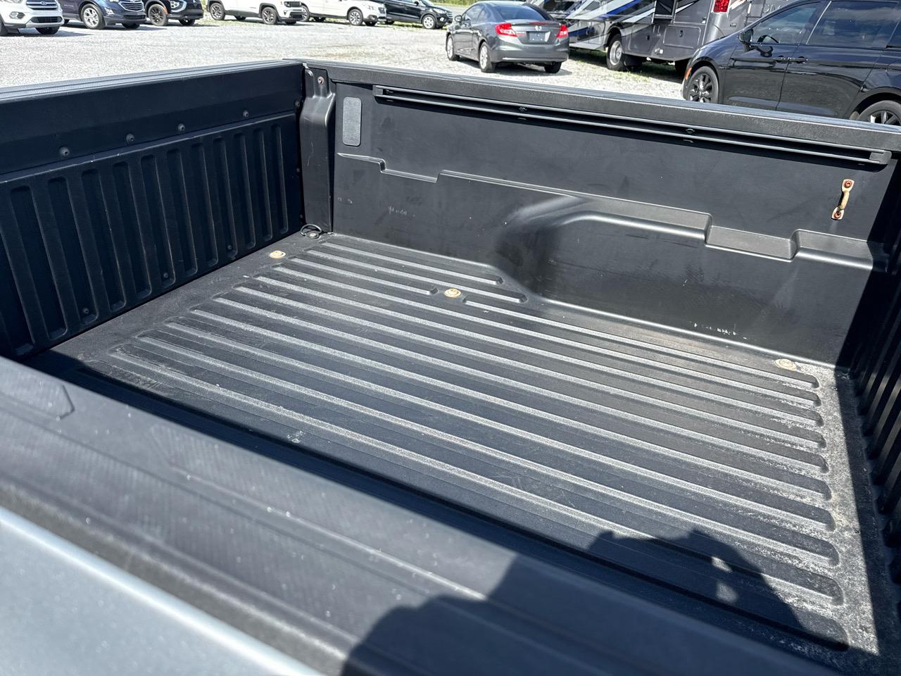 Toyota Tacoma 2WD SR5 Double Cab 5' Bed V6 AT (Natl) 2020
