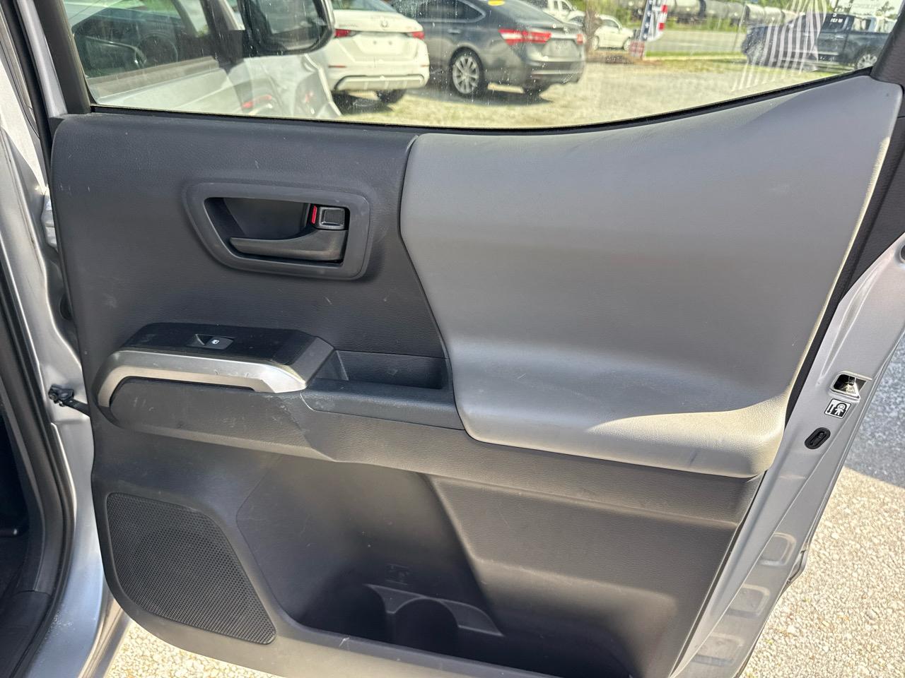 Toyota Tacoma 2WD SR5 Double Cab 5' Bed V6 AT (Natl) 2020