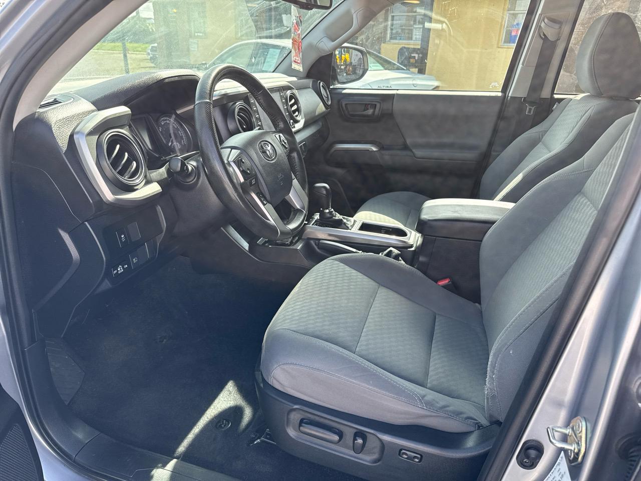 Toyota Tacoma 2WD SR5 Double Cab 5' Bed V6 AT (Natl) 2020