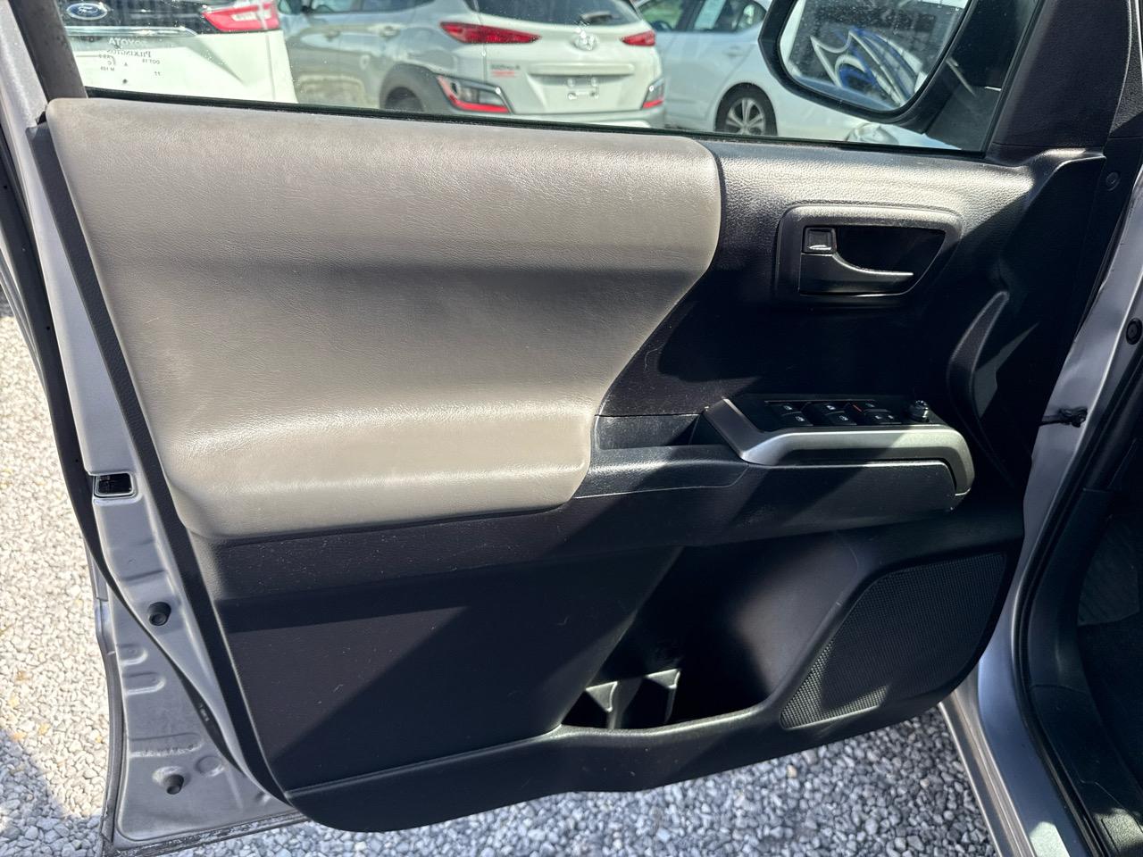 Toyota Tacoma 2WD SR5 Double Cab 5' Bed V6 AT (Natl) 2020