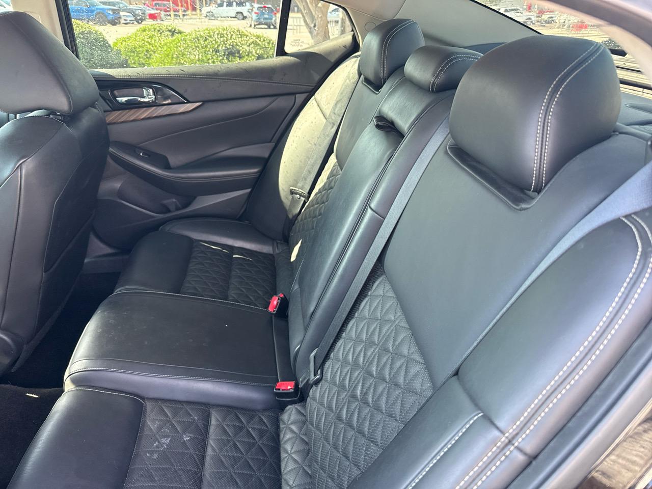 Nissan Maxima 4dr Sdn 3.5 Platinum 2016