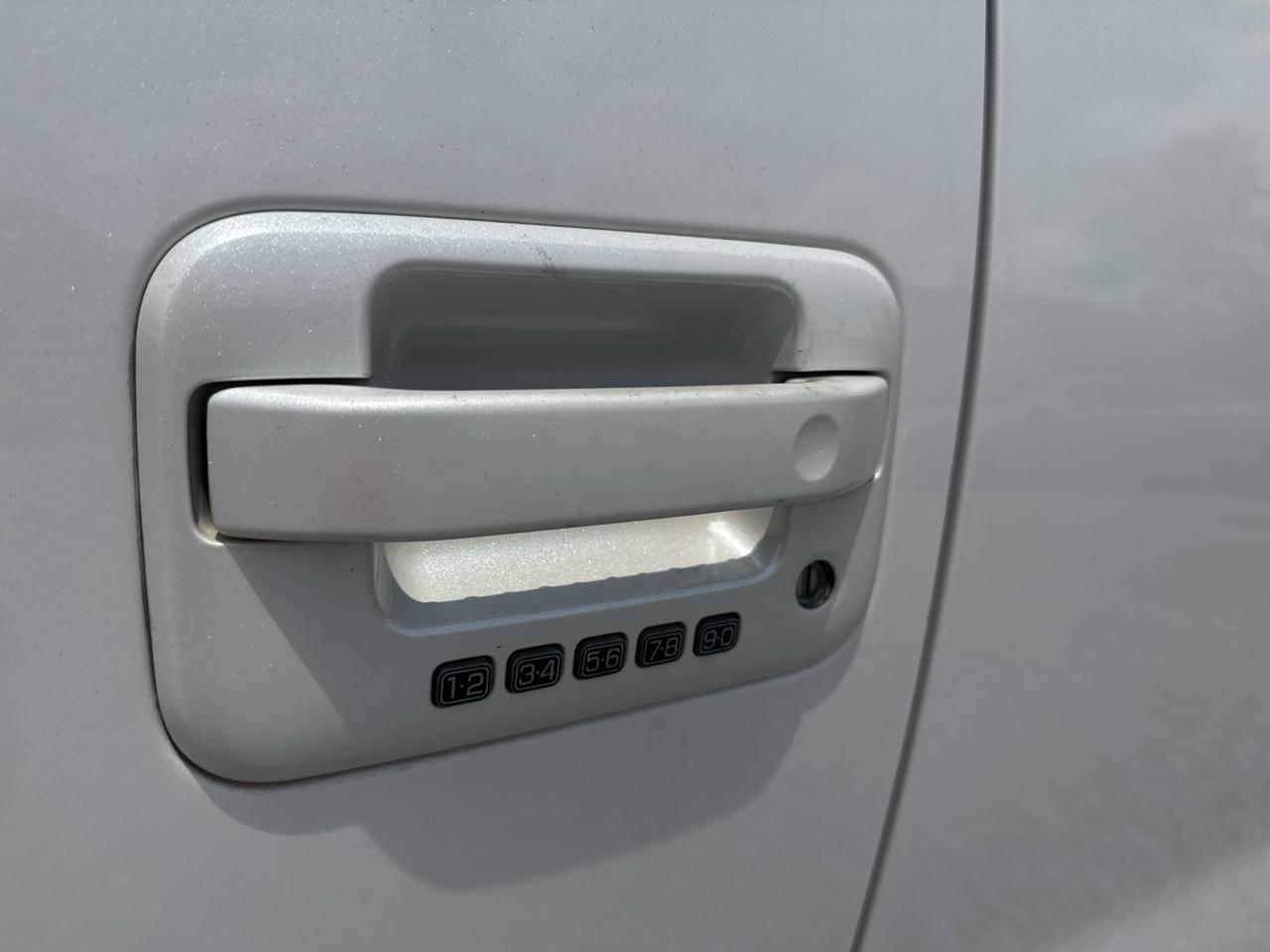 Ford F-150 2WD SuperCrew 145" Lariat 2012
