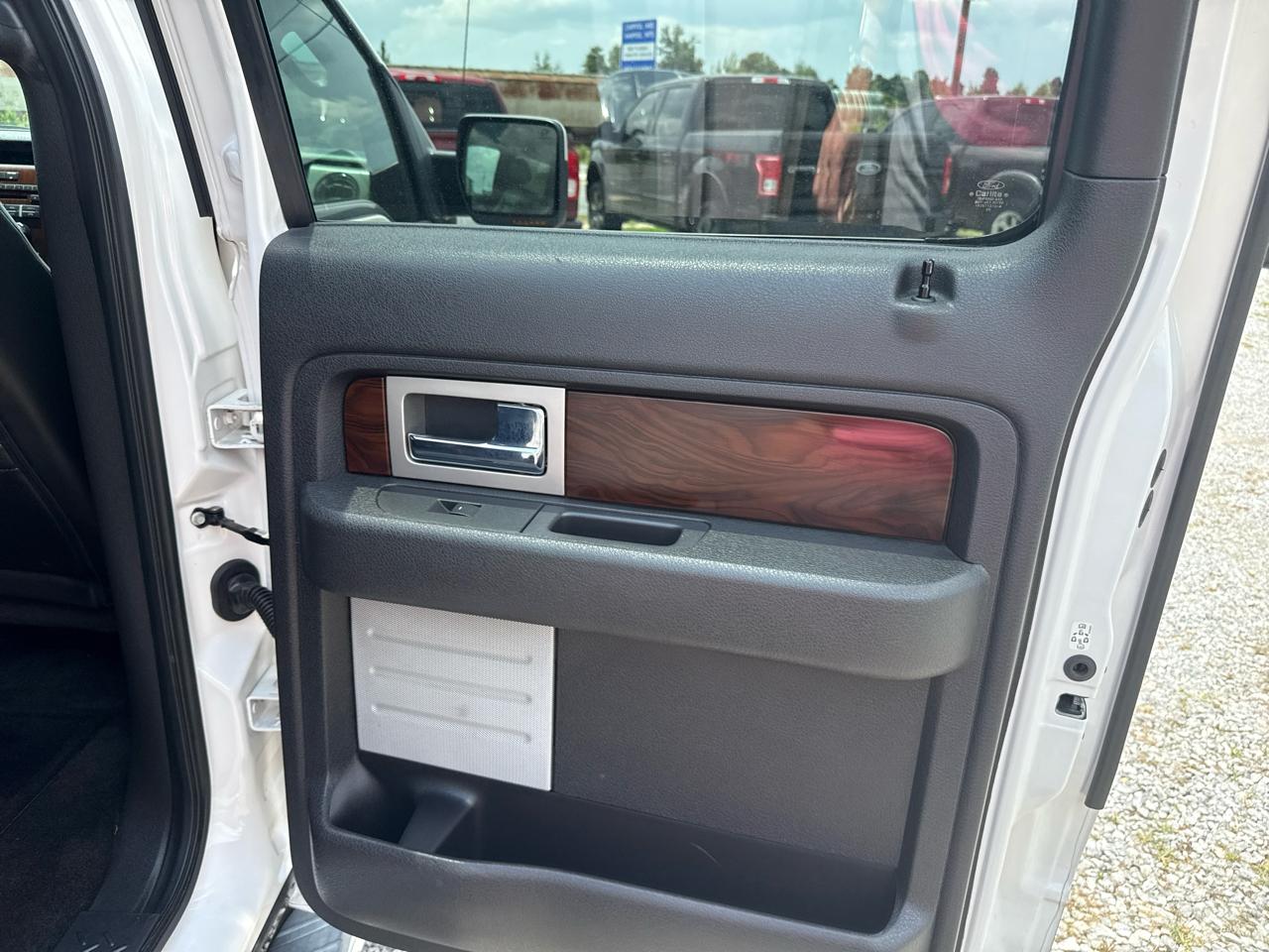 Ford F-150 2WD SuperCrew 145" Lariat 2012