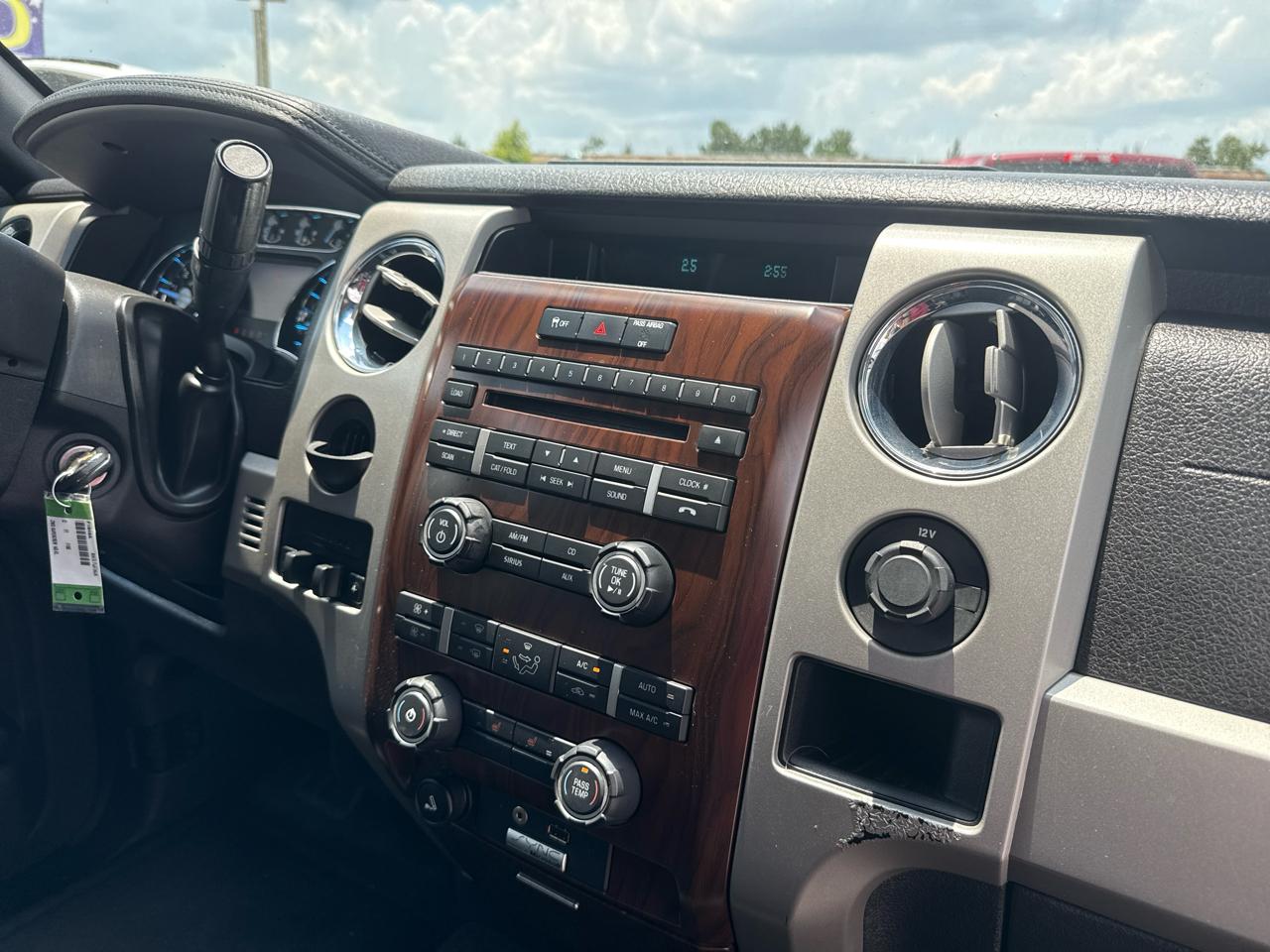 Ford F-150 2WD SuperCrew 145" Lariat 2012